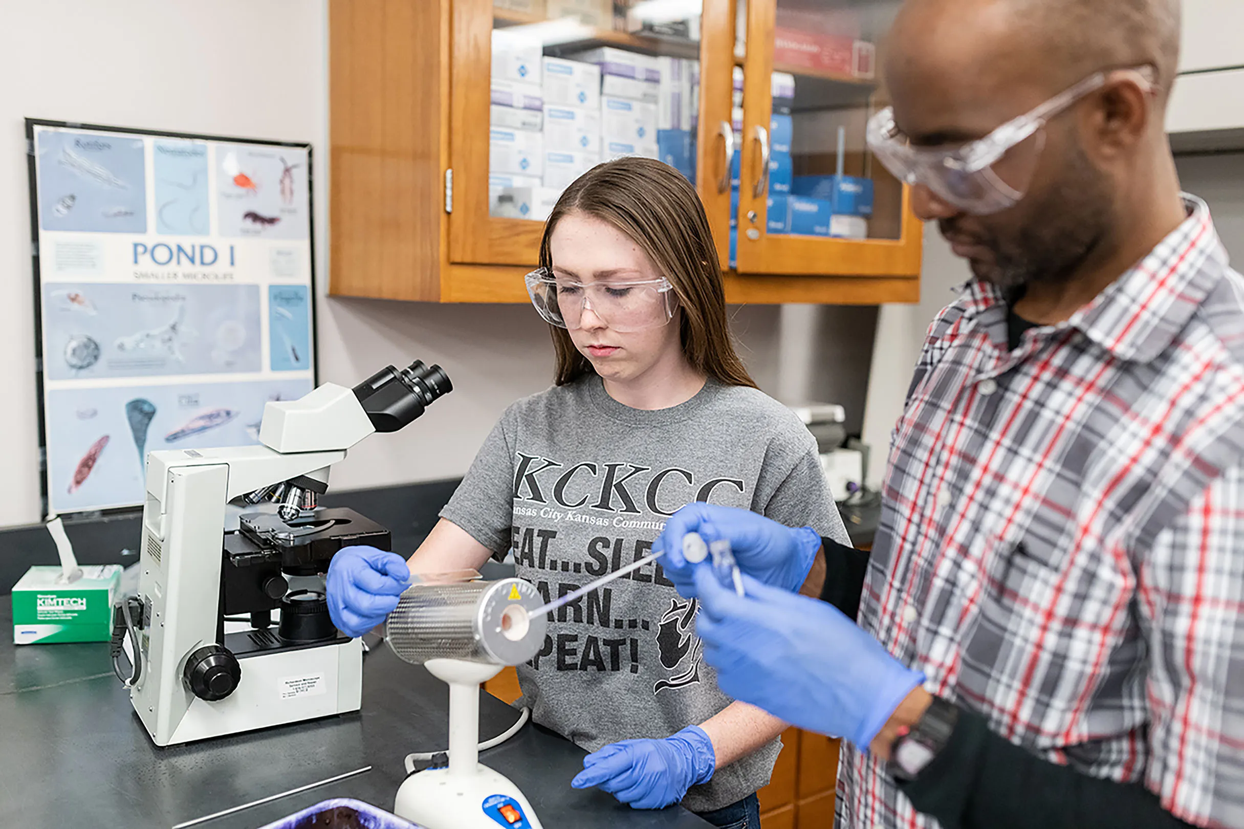 Become a KCKCC Biology Scholar