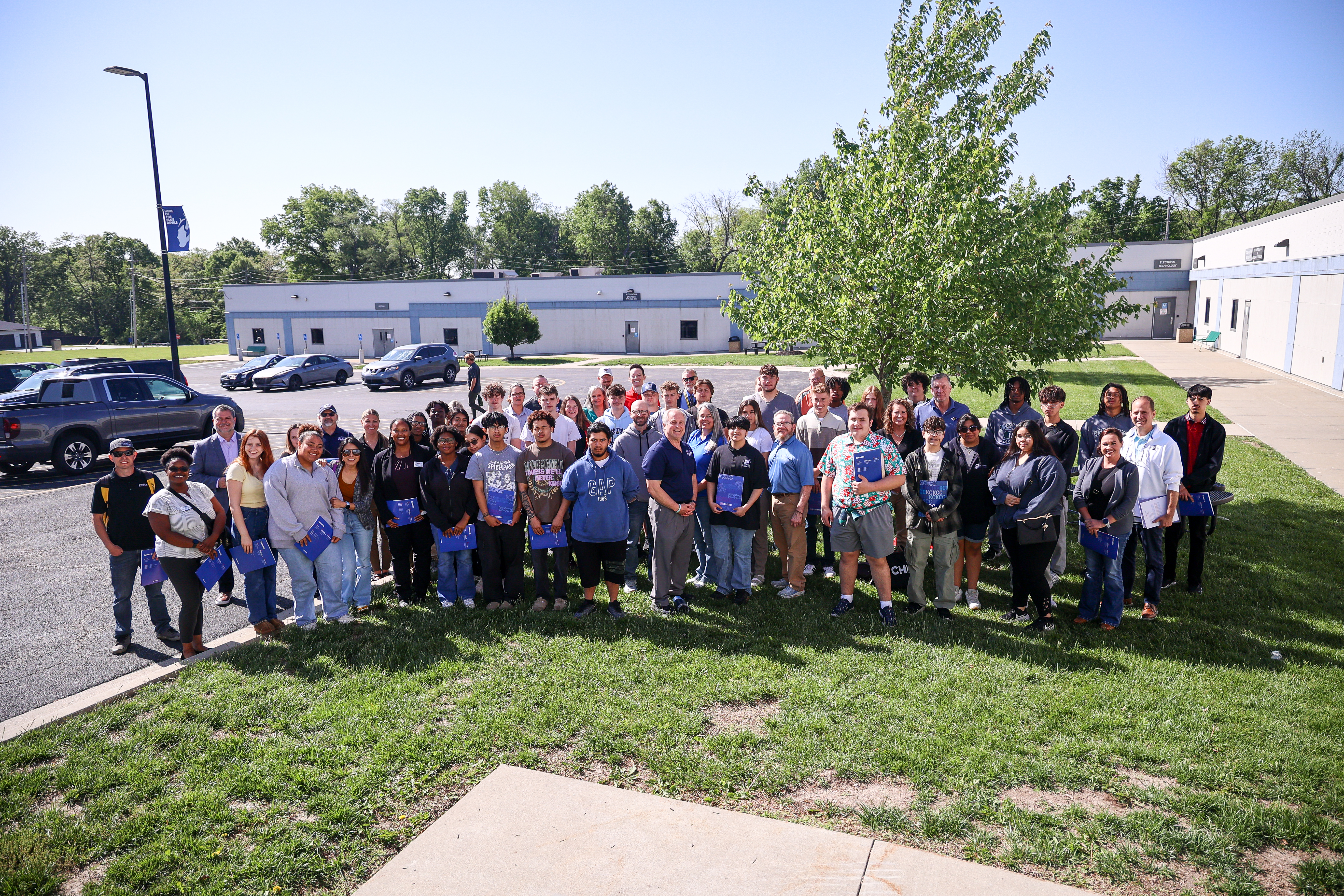 Group photo in front of KCKCC-TEC.